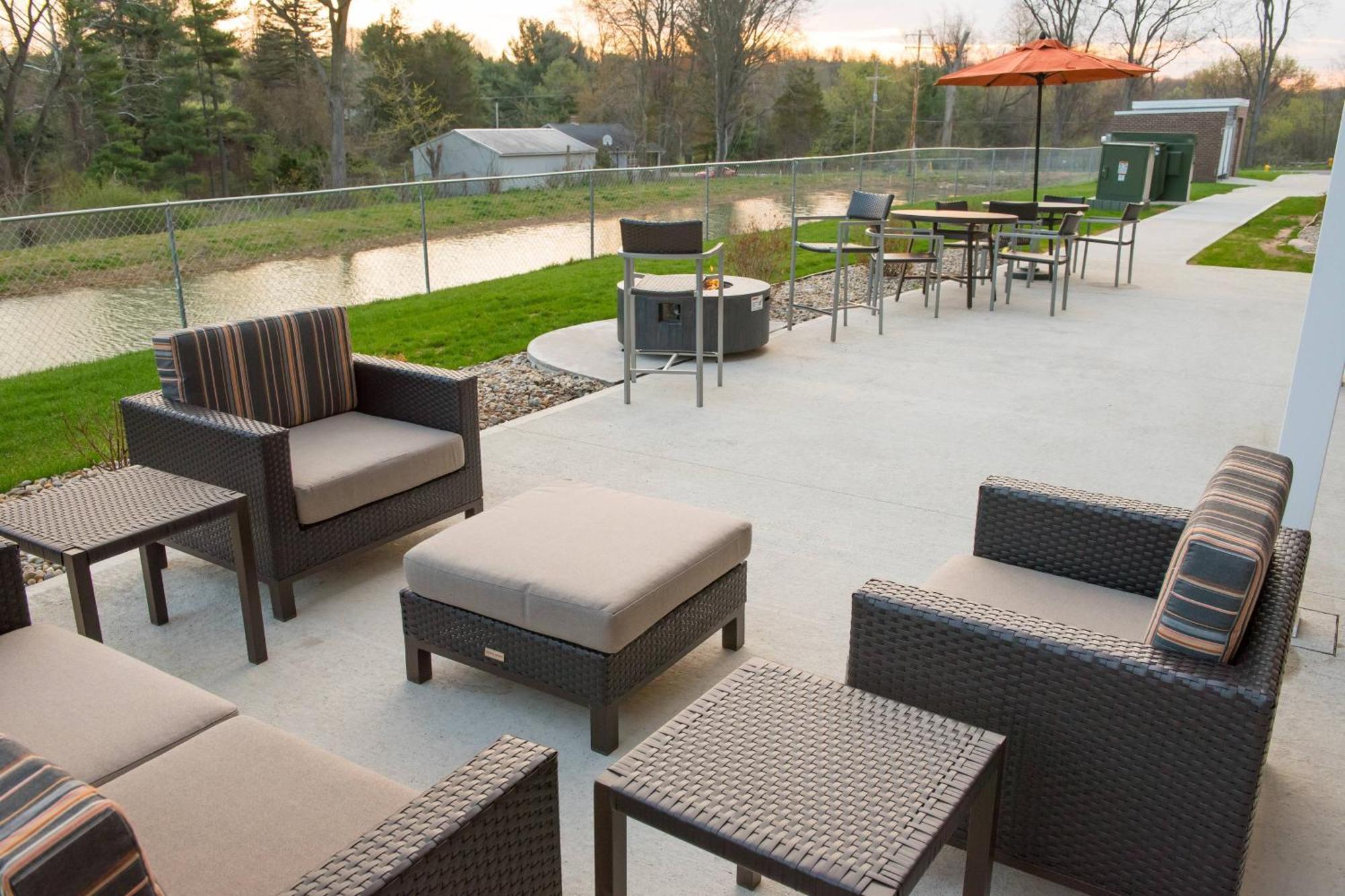 Towneplace Suites By Marriott Battle Creek Exterior photo