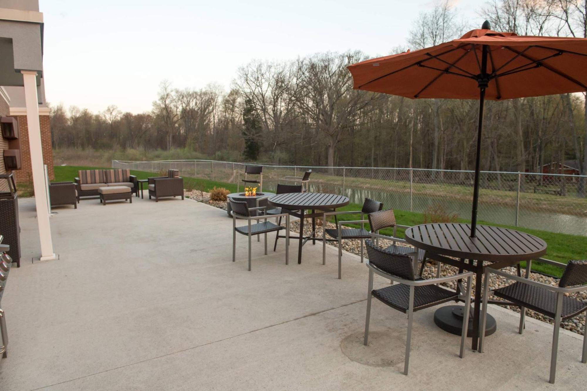 Towneplace Suites By Marriott Battle Creek Exterior photo