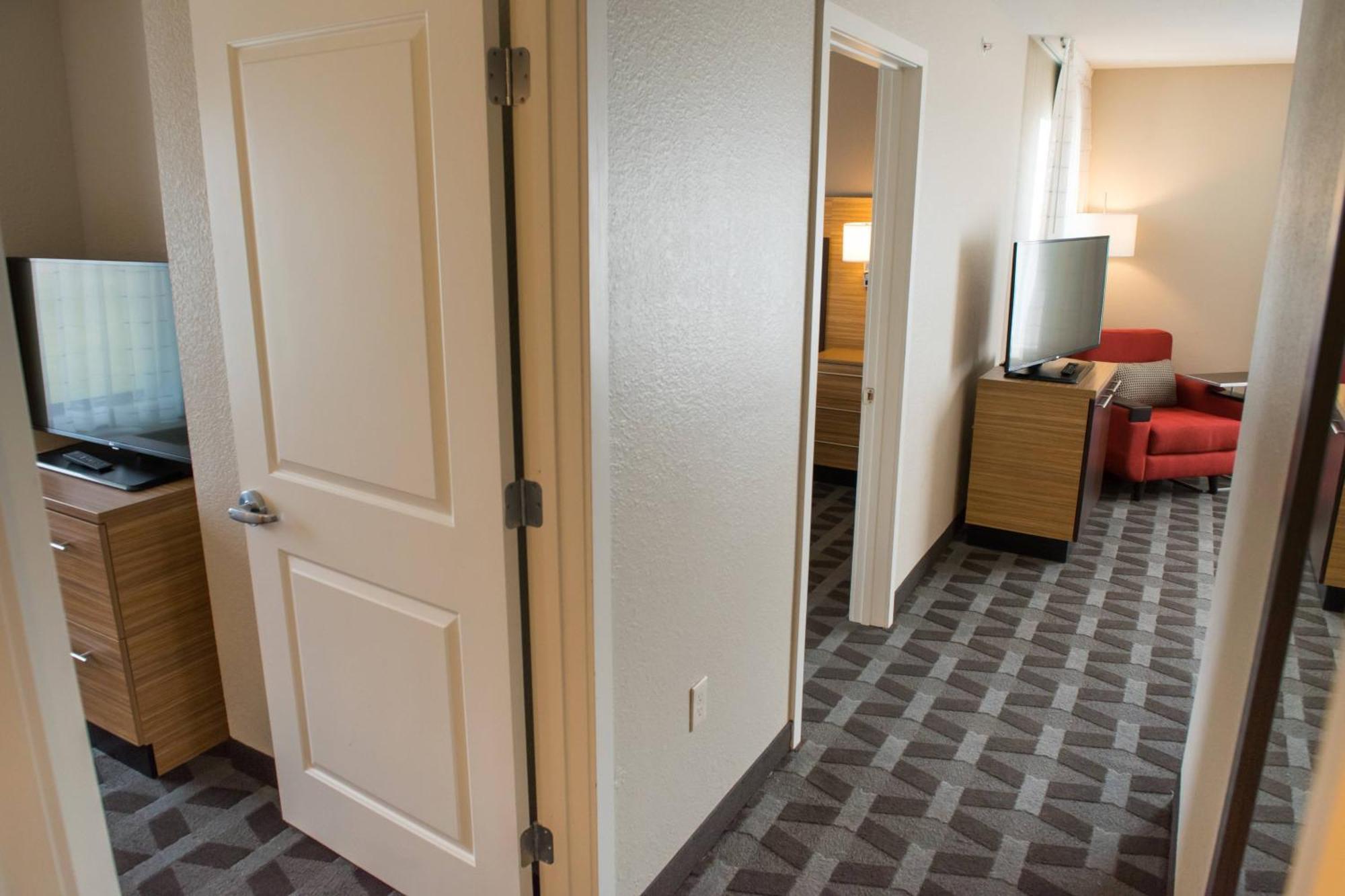 Towneplace Suites By Marriott Battle Creek Exterior photo